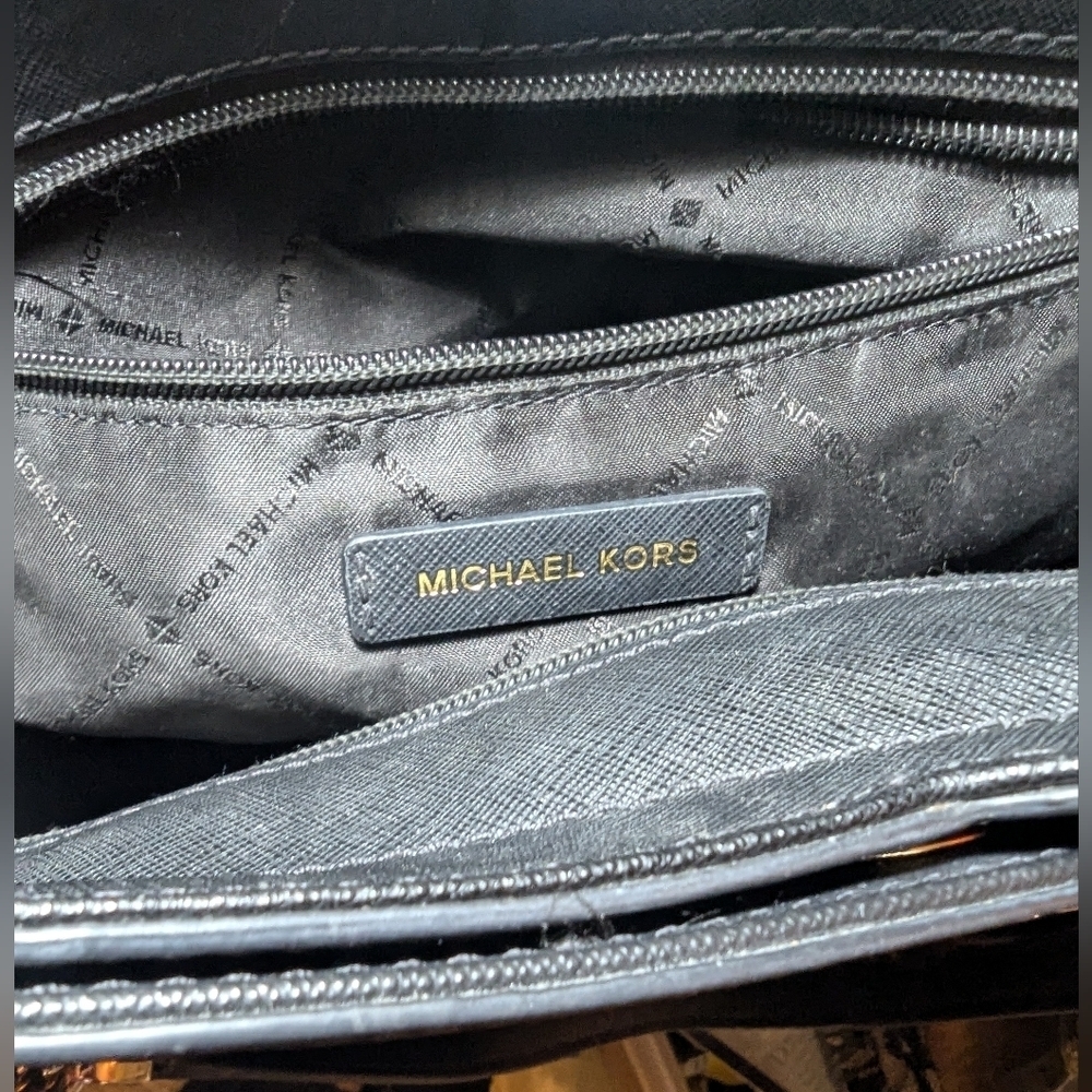 Authentic Michael Kors Large Jet Set Bag in Black - Picture 8 of 13